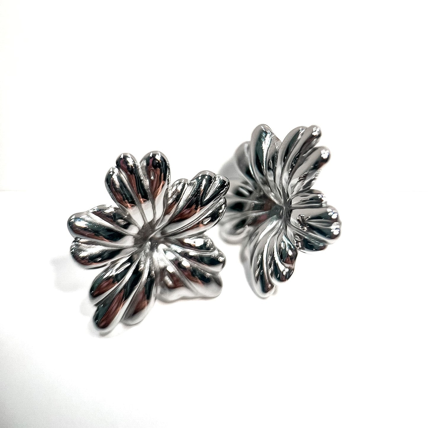 Pau Flower Earrings