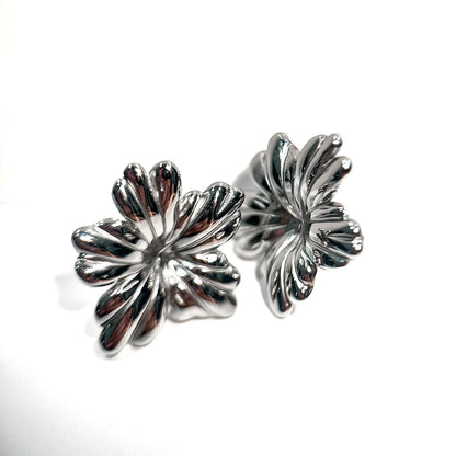 Pau Flower Earrings